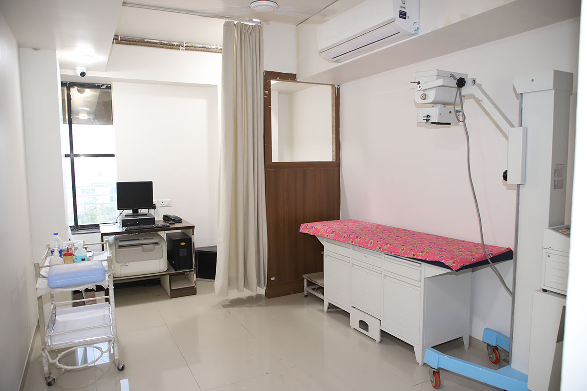 CHILD ORTHOPEDIC DOCTOR VIJAY CROSS ROAD , child orthopedic hospital in bhuj